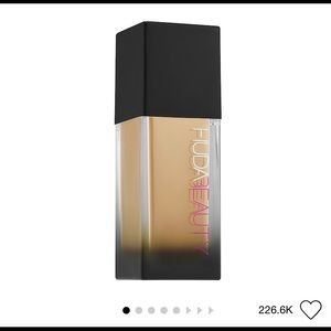 Huda Beauty faux filter foundation